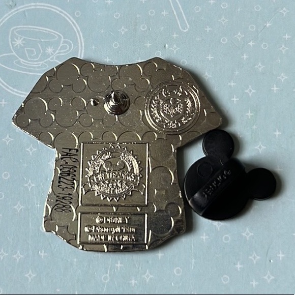 Disney Parks Monsters University T-Shirt Pin - Picture 3 of 3